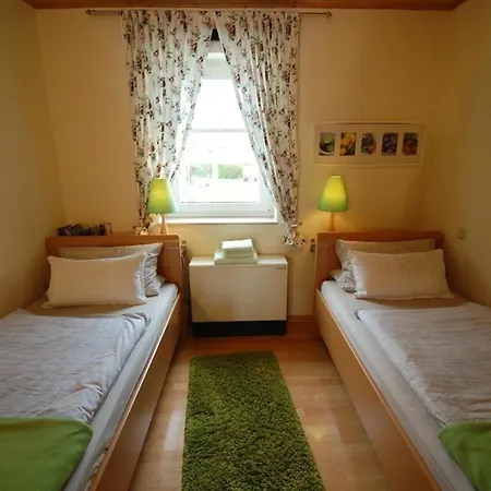 Holiday home Schoenes In Rothhelmshausen Mit Garten, Terrasse Und Grill *