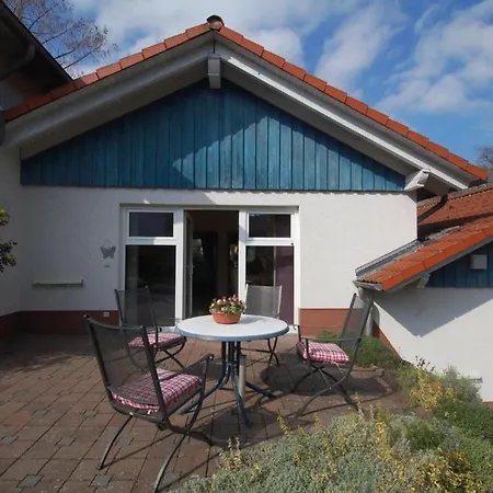 Schoenes In Rothhelmshausen Mit Garten, Terrasse Und Grill