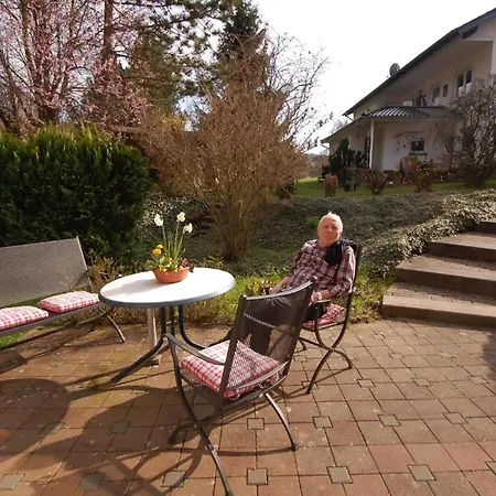 Schoenes In Rothhelmshausen Mit Garten, Terrasse Und Grill Holiday home *